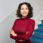 Professionelles Bewerbungsfoto für Frauen in Zürich mit klarem Licht und authentischer Ausstrahlung – aufgenommen bei photoart